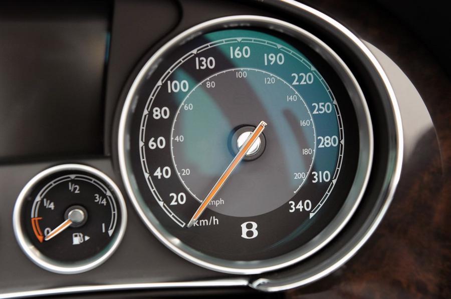  Bentley Continental GTC 2012 года  (фото 92 из 141)